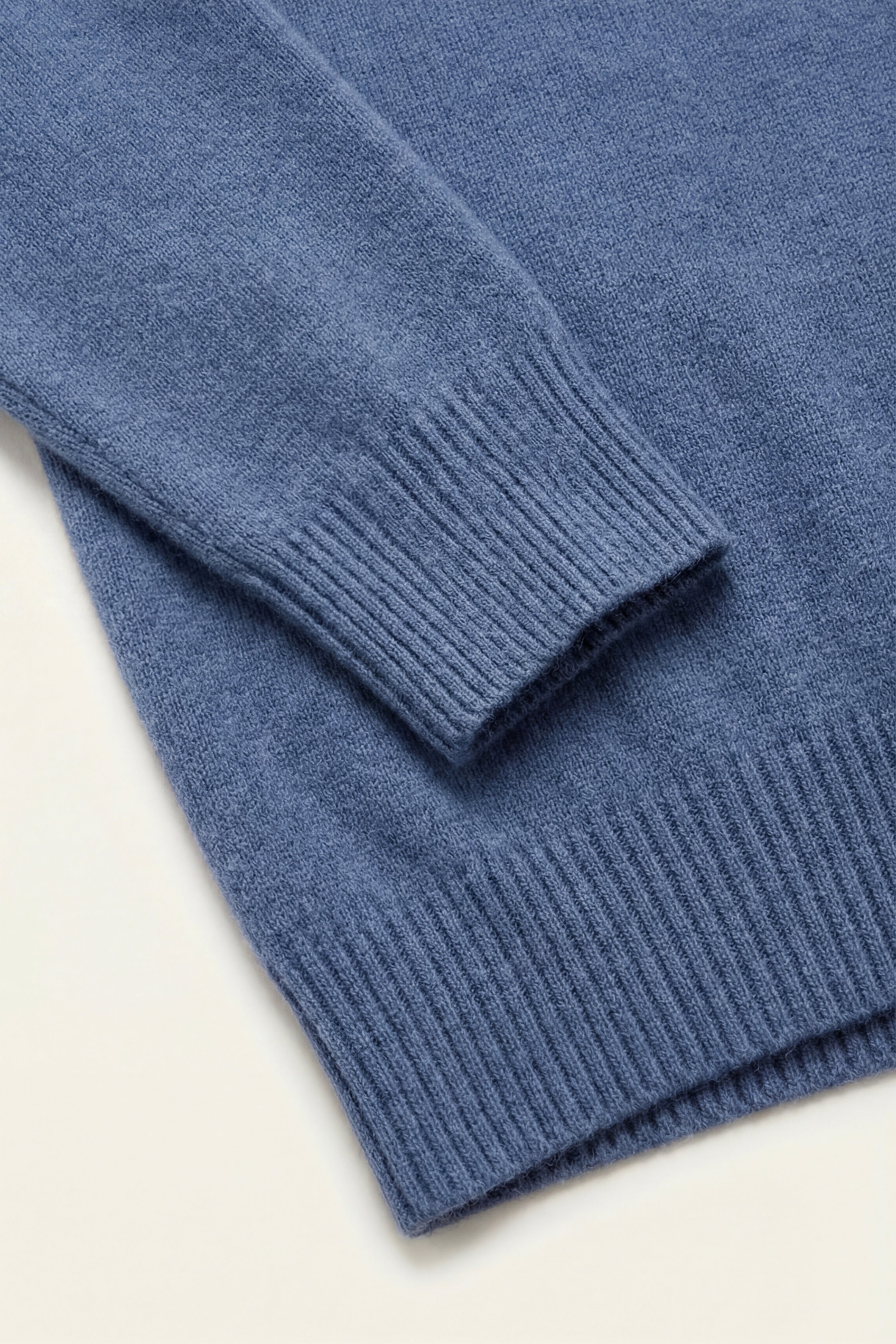 Avenzo Cashmere Turtleneck Blue