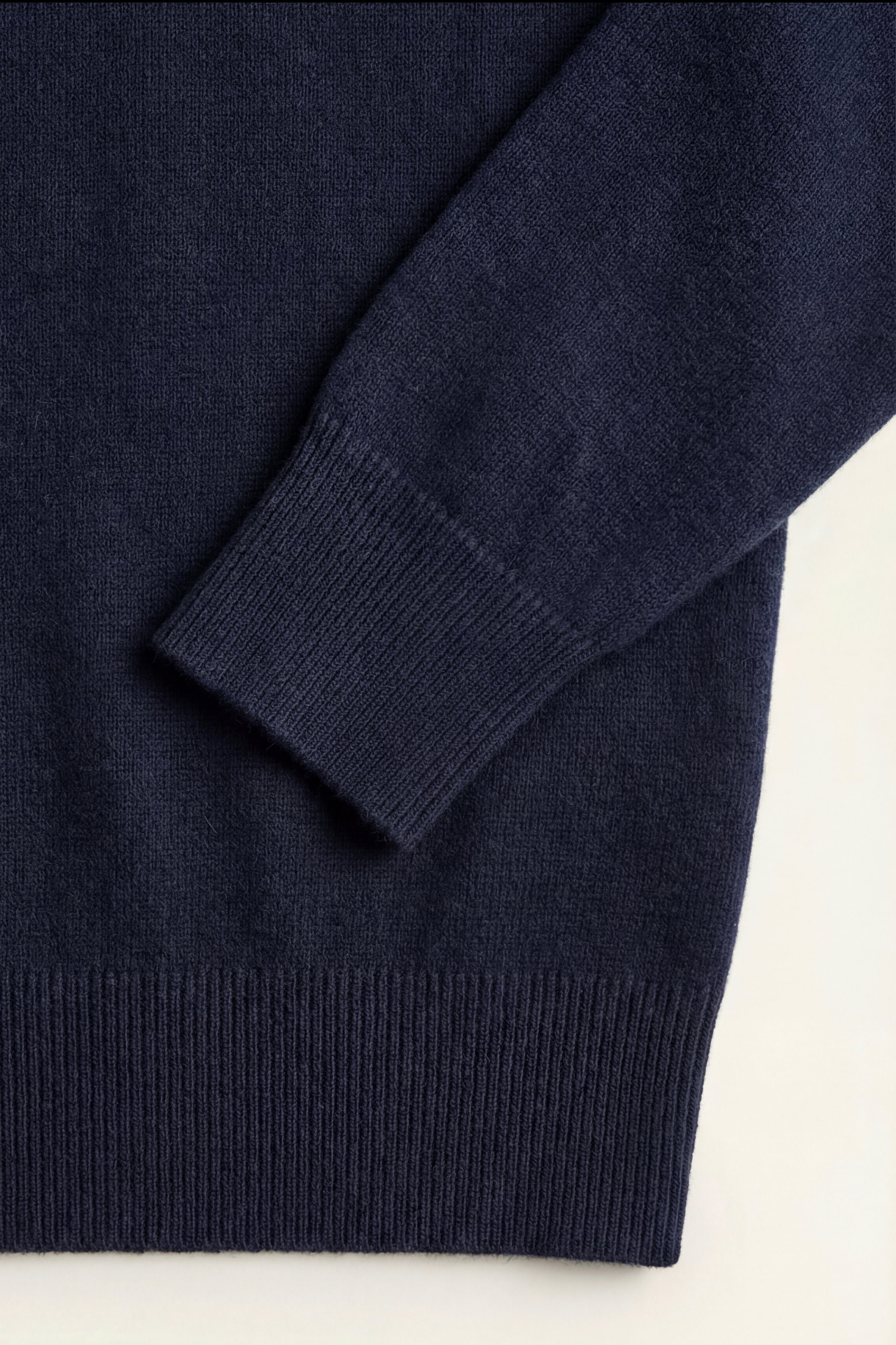 Avenzo Cashmere Turtleneck Navy