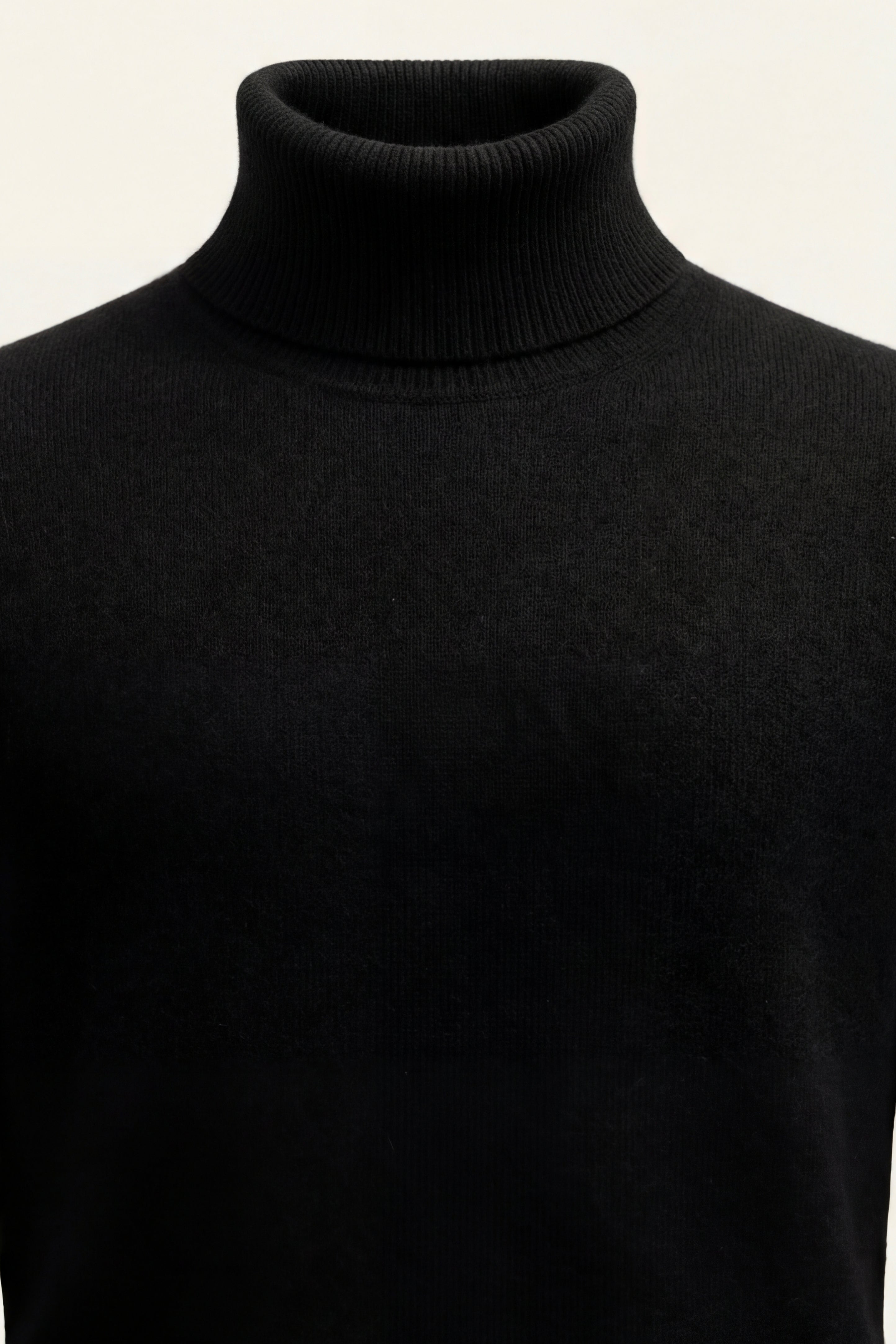 Avenzo Cashmere Turtleneck Black