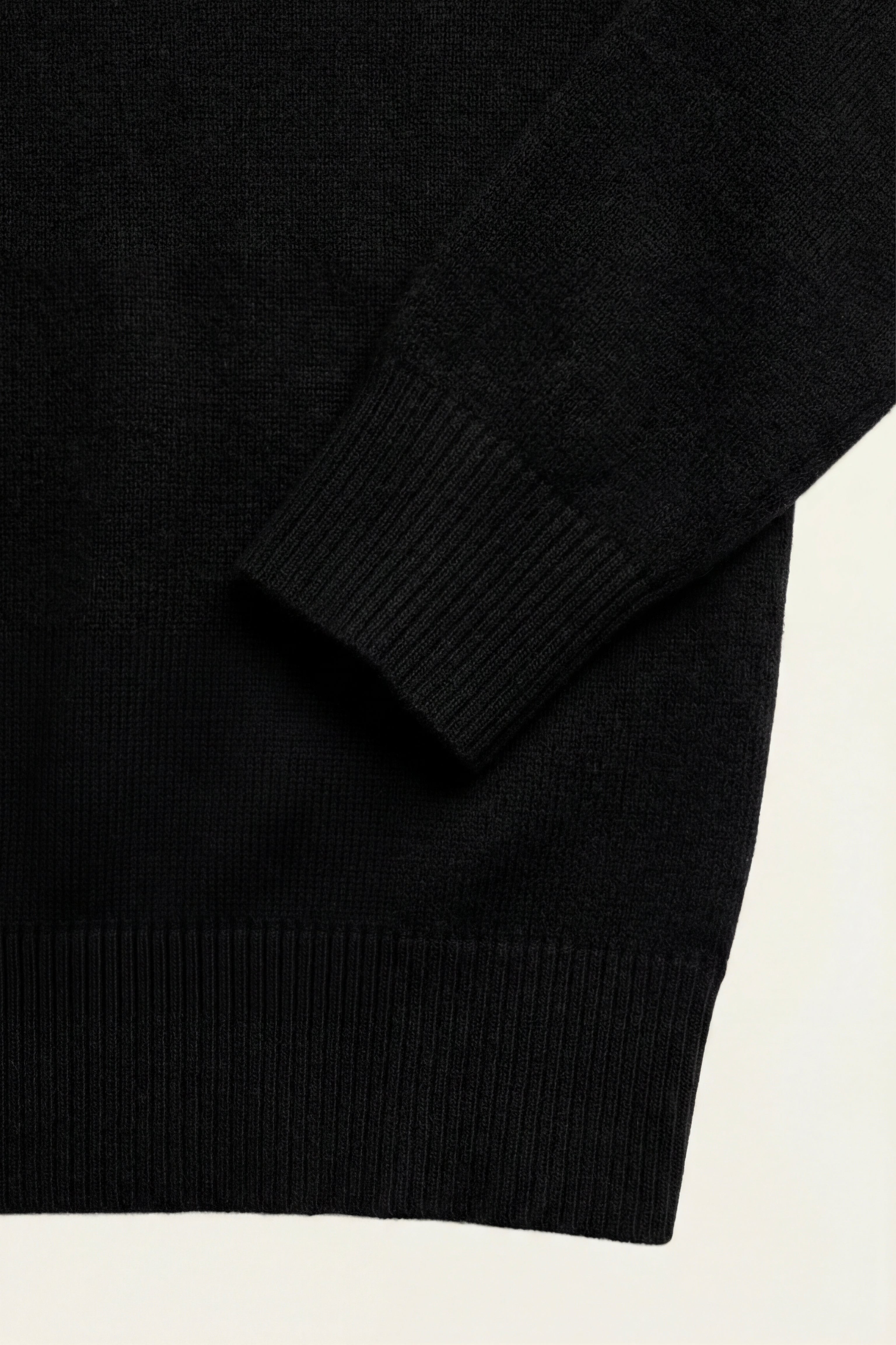 Avenzo Cashmere Turtleneck Black